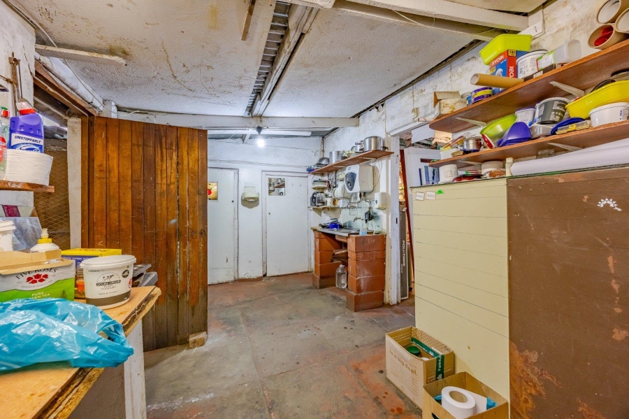 8 Bedroom Property for Sale in Lakeside Western Cape